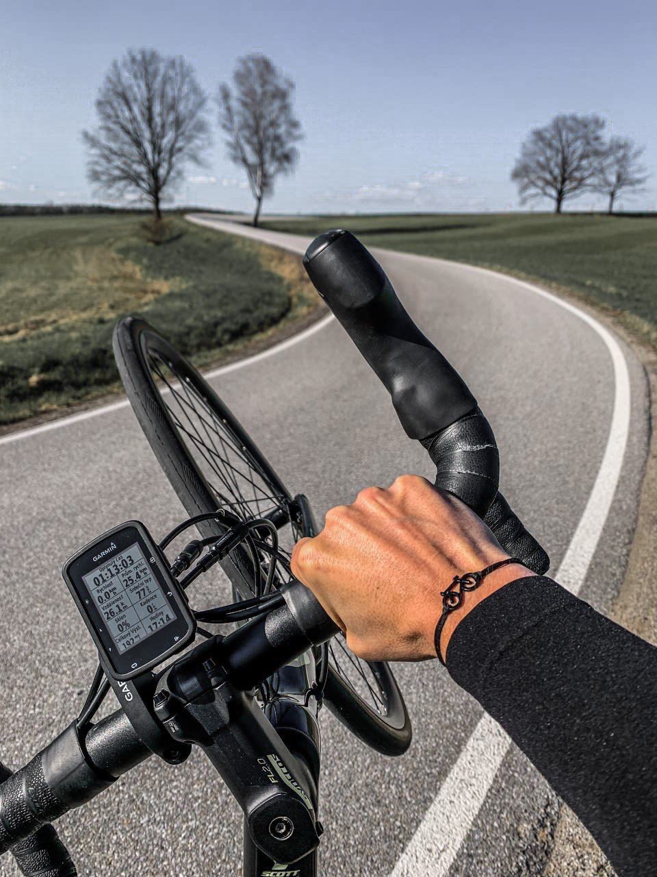 PULSERA CICLISTA NEGRA